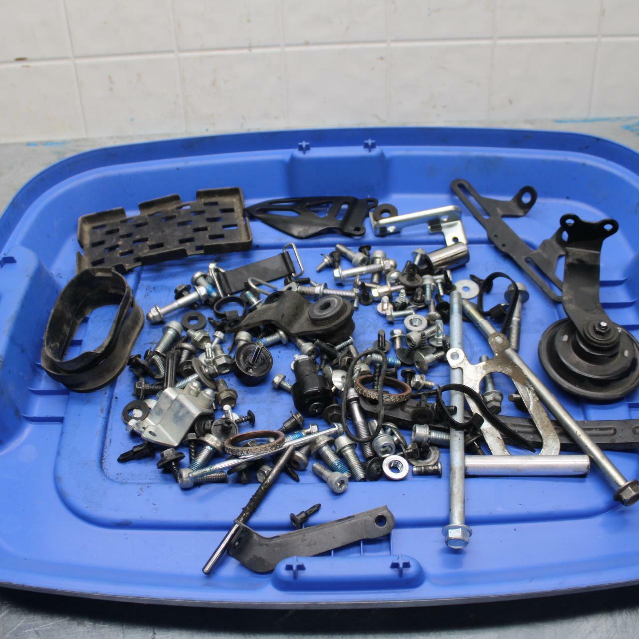 15-21 SUZUKI GSXR600 ASSORTED MOUNTING BOLTS HARDWARE MOTOR SCREWS BB418