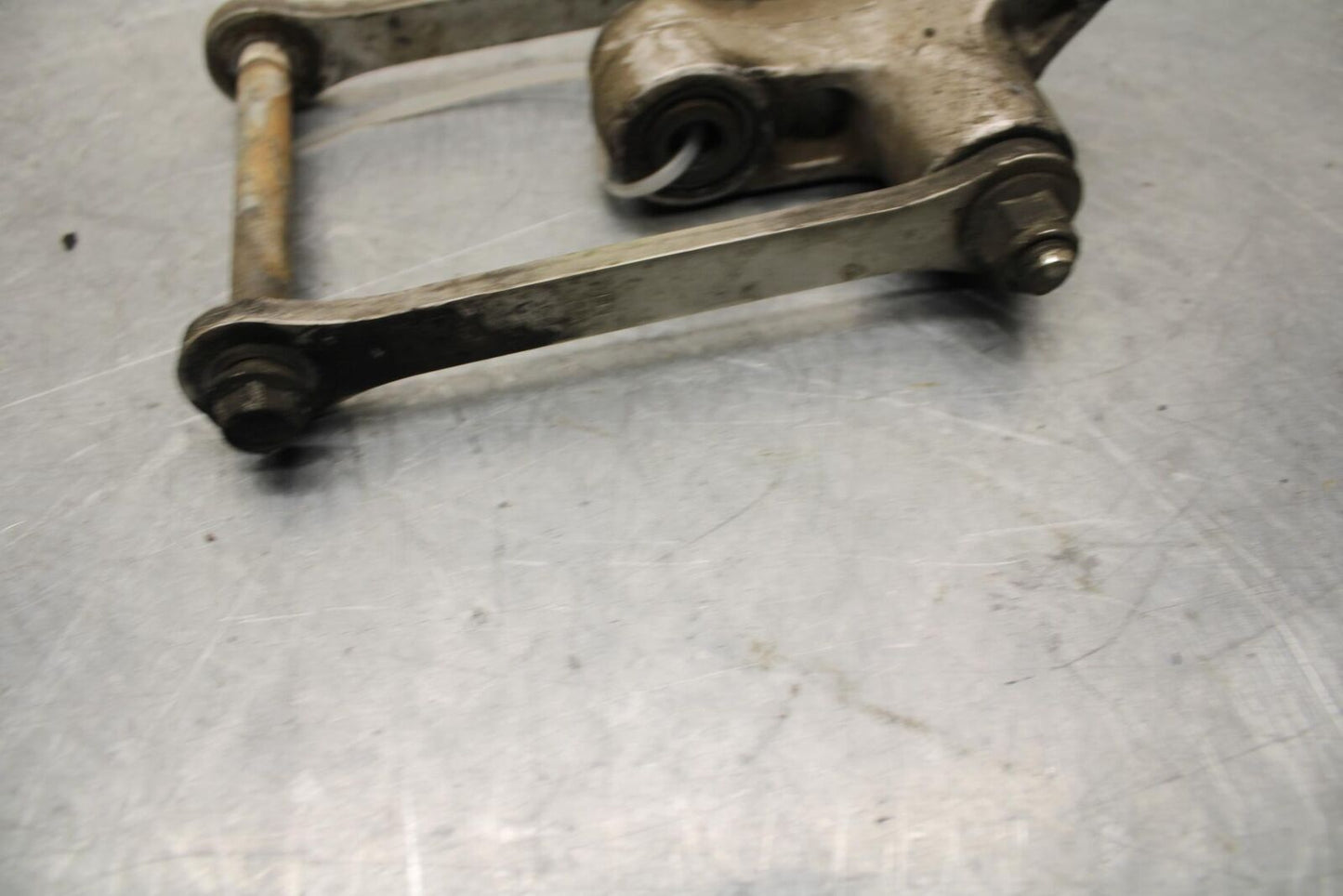 1997 Suzuki GSXR750 REAR DOGBONE SHOCK LINKAGE LINK BB39