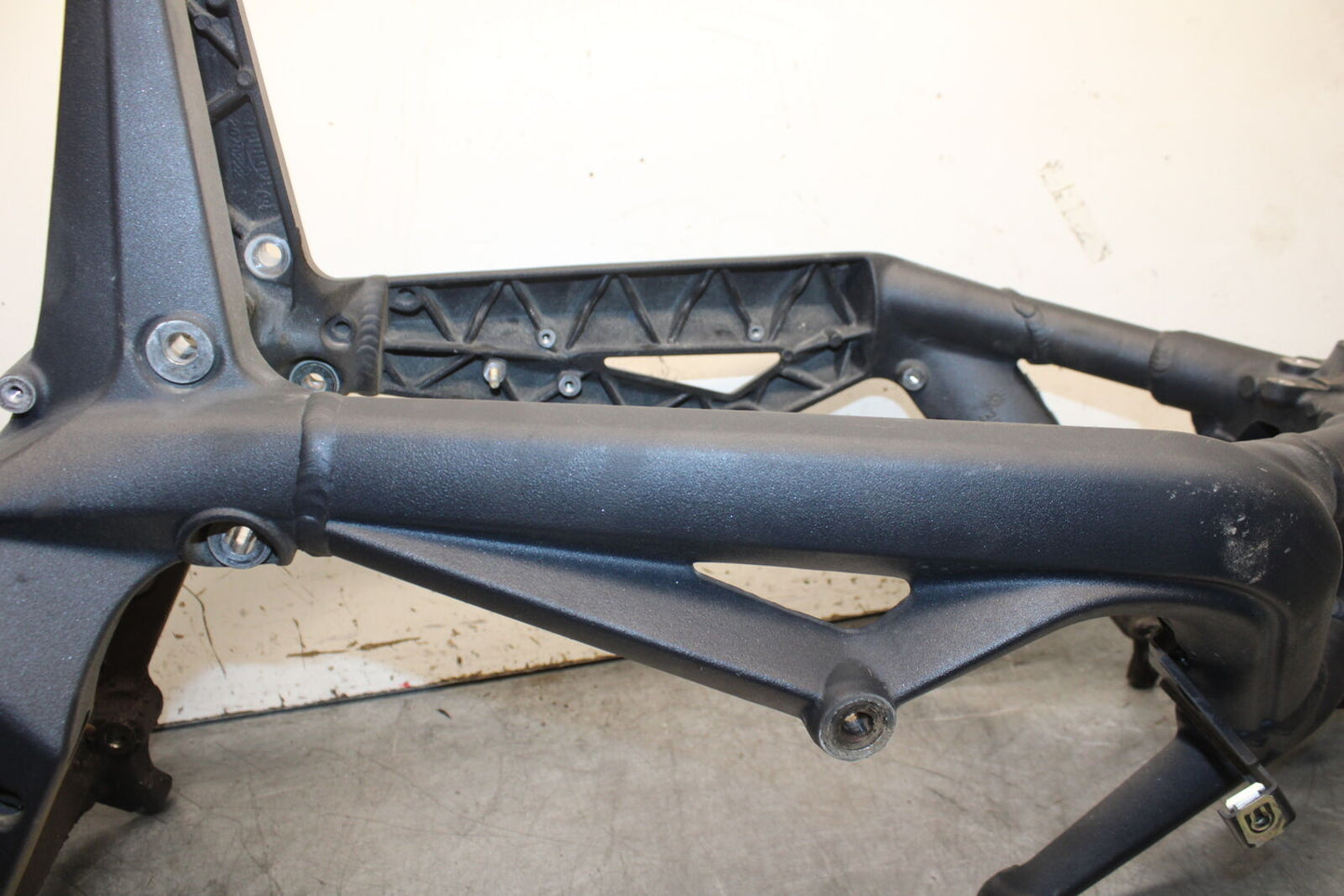 07-08 TRIUMPH DAYTONA 675 FRAME CHASSIS BB685