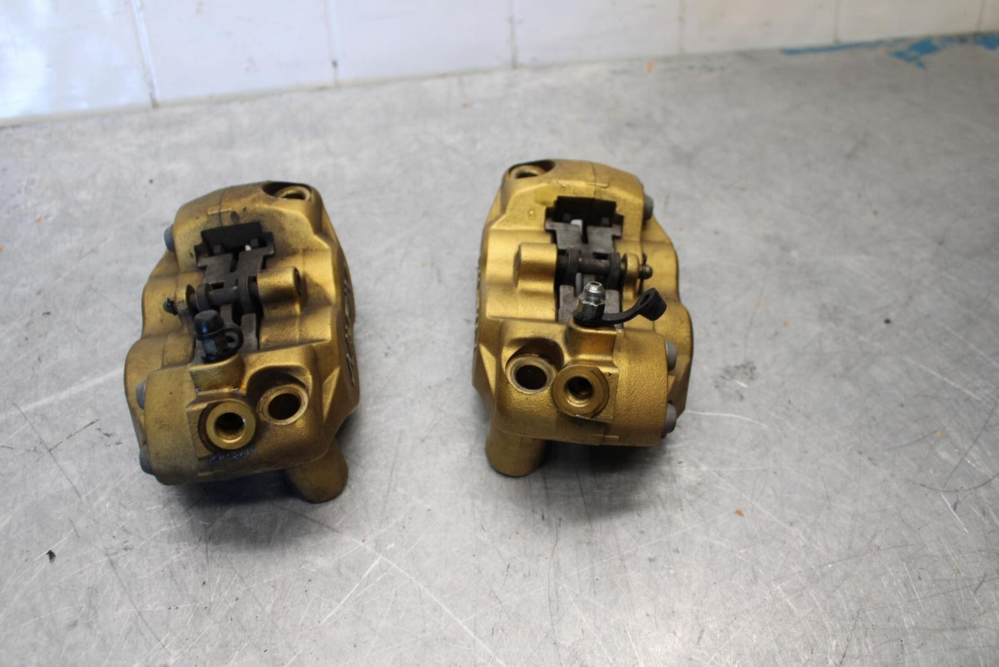 2006 Triumph Daytona 675 Triple FRONT BRAKE CALIPER SET PAIR CALIPERS BB434