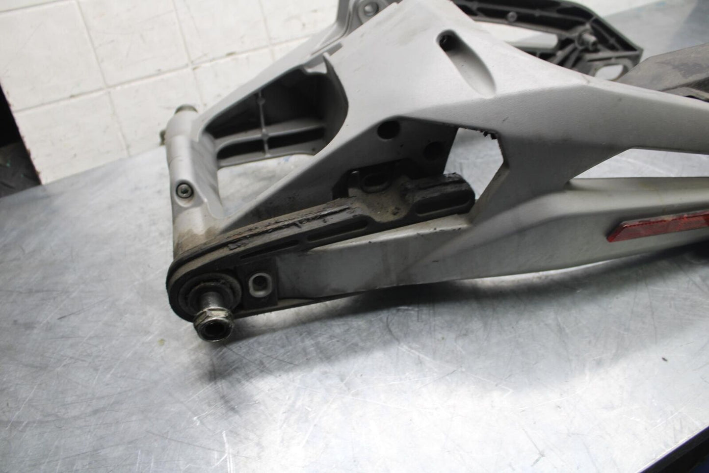 2009 Aprilia Shiver 750 SL750 REAR SWINGARM BACK SUSPENSION SWING ARM BB406