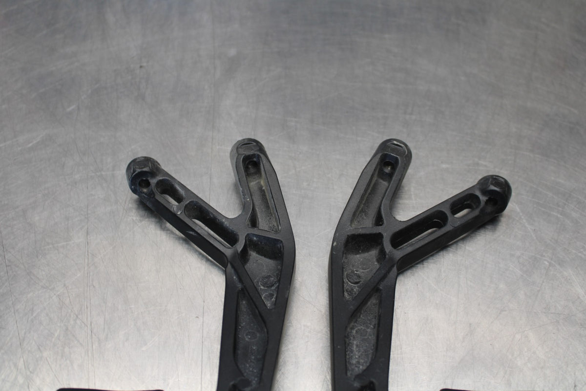 22-25 YAMAHA YZF R7 REAR BACK PASSENGER PEG SET PAIR BB182