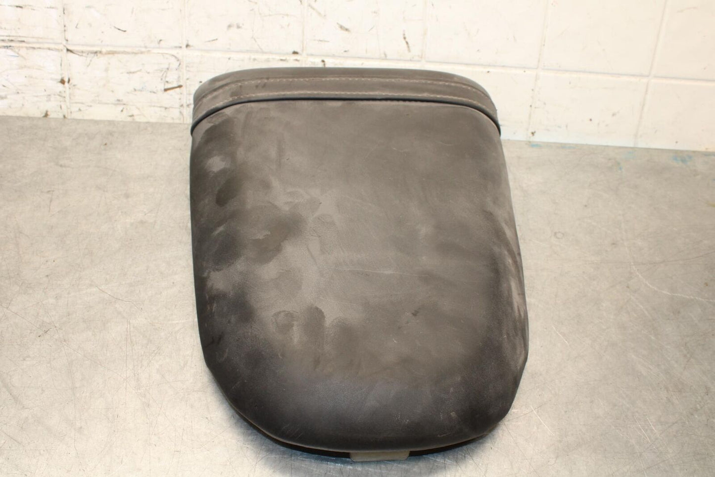2001 Suzuki GSXR1000 REAR BACK PASSENGER TANDEM SEAT PAD SADDLE PILLION BB70