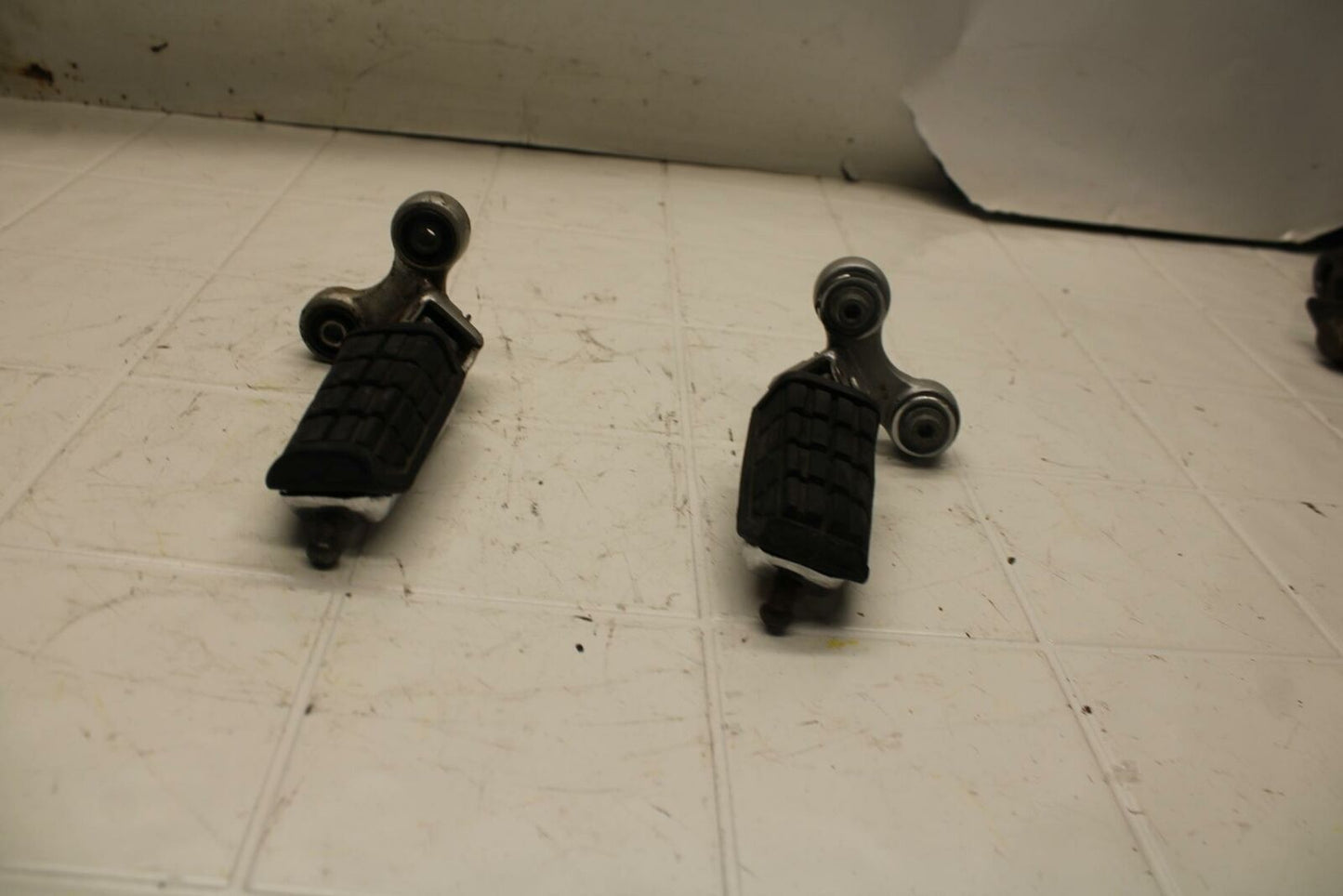 91-96 YAMAHA FJ1200A ABS FRONT FOOT RESTS PEGS STEPS SET PAIR BB07