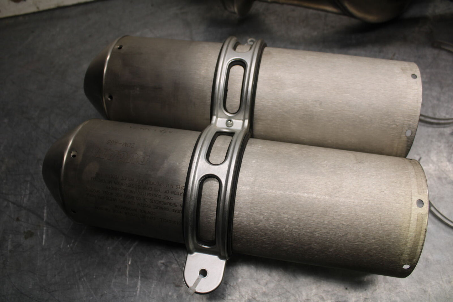 09-11 DUCATI STREETFIGHTER 1098 FULL EXHAUST SYSTEM HEADERS PIPE MUFFLER BB705