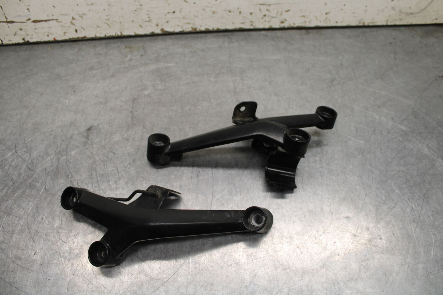 17-24 KTM 390 DUKE ENGINE MOTOR MOUNT STAY BRACKETS BB734