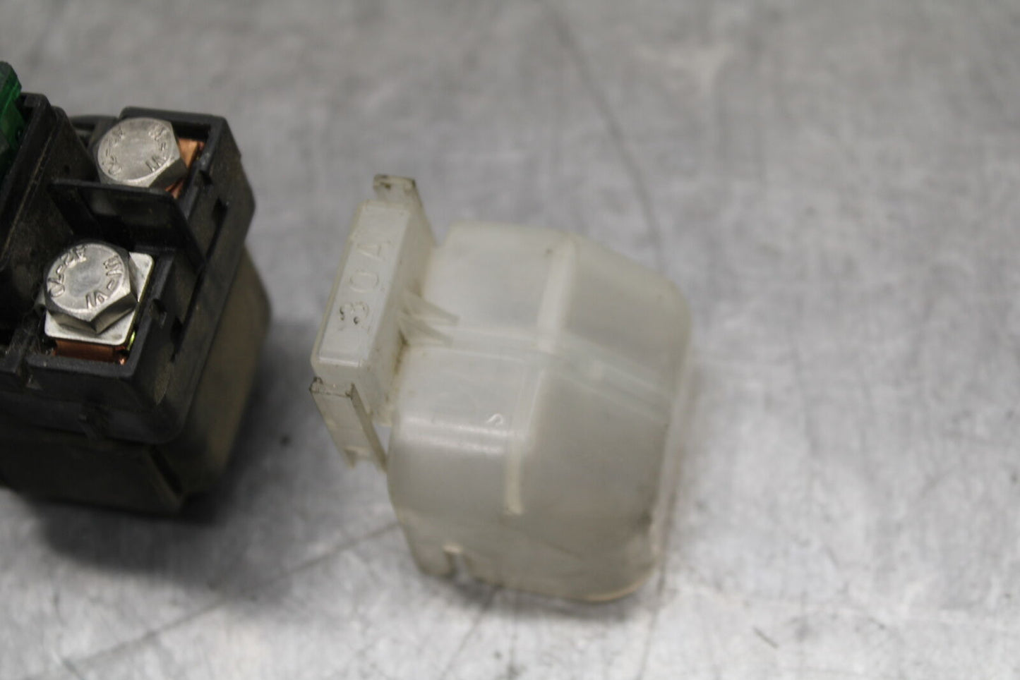 03-04 TRIUMPH DAYTONA 600 ENGINE STARTER RELAY STARTING MOTOR SWITCH BB745