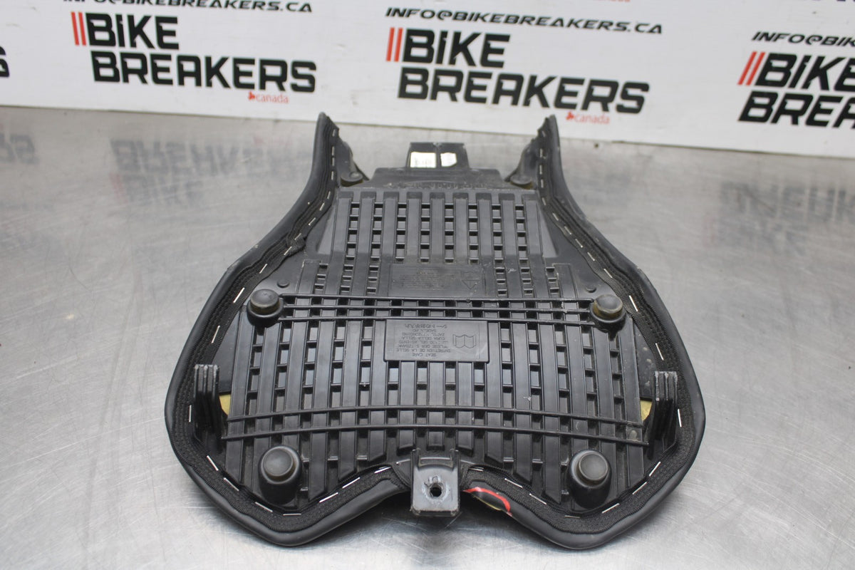 20 TRIUMPH STREET TRIPLE 765 FRONT DRIVERS SEAT PAD SADDLE PILLION BB864