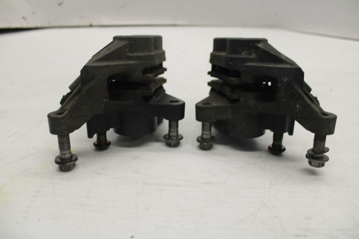 01-06 YAMAHA YZF R6S RIGHT LEFT FRONT BRAKE CALIPER SET PAIR CALIPERS BB282