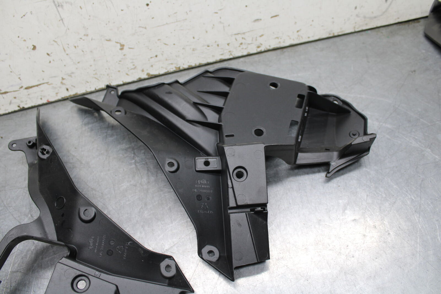 21-24 APRILIA TUONO 660 FACTORY RIGHT LEFT INNER FAIRINGS COWLS PANELS BB733