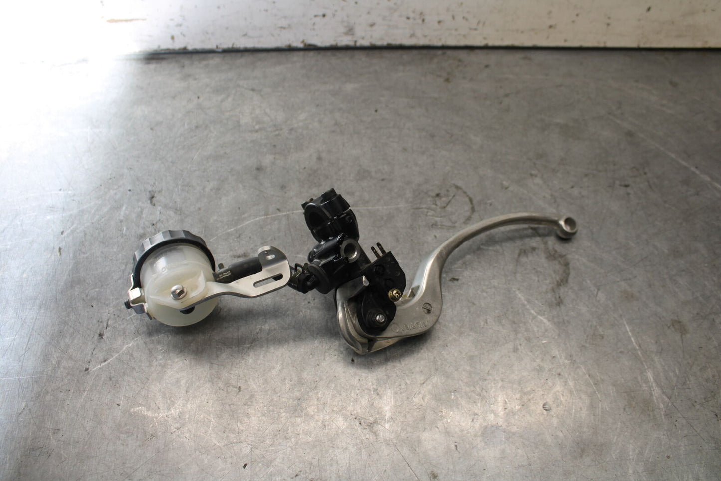 07-08 TRIUMPH DAYTONA 675 FRONT BRAKE MASTER CYLINDER w/ LEVER T2025700 BB685