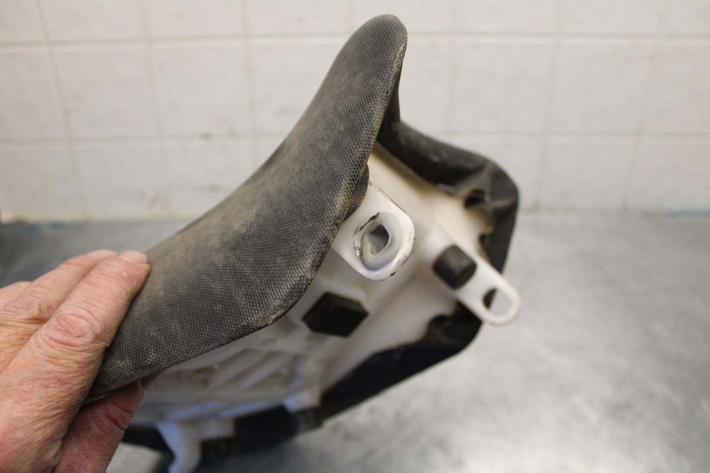 15-21 SUZUKI GSXR600 FRONT DRIVERS SEAT PAD SADDLE BB463