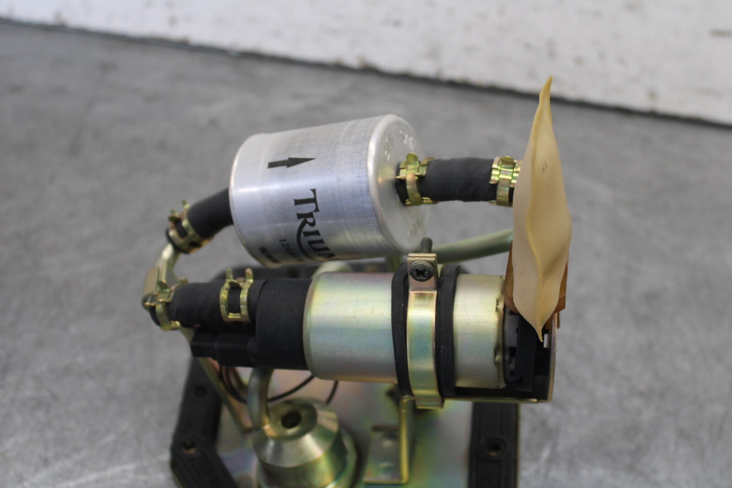 01-06 TRIUMPH TIGER 955I FUEL PUMP GAS PETROL SENDER UNIT BB693