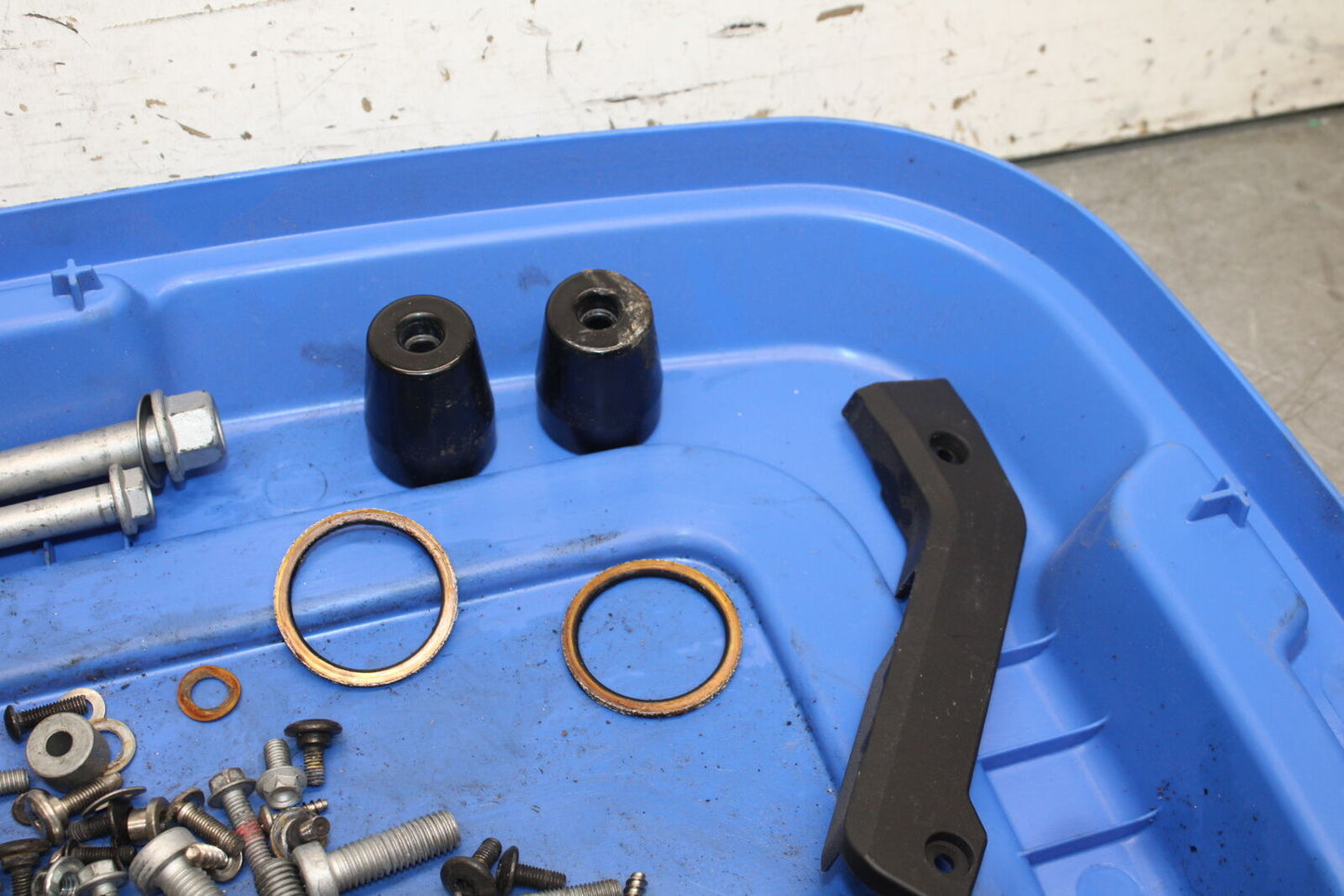 21-24 APRILIA TUONO 660 FACTORY MOUNTING BOLTS HARDWARE MOTOR SCREWS BB733