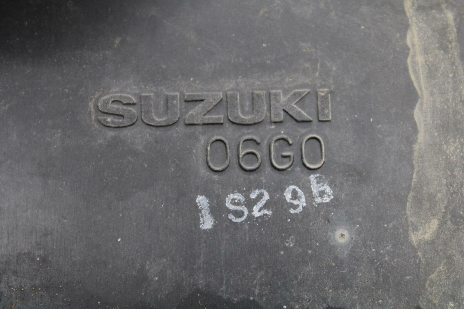 02-03 SUZUKI VSTROM 1000 AIR CLEANER FILTER BOX AIRBOX BB331