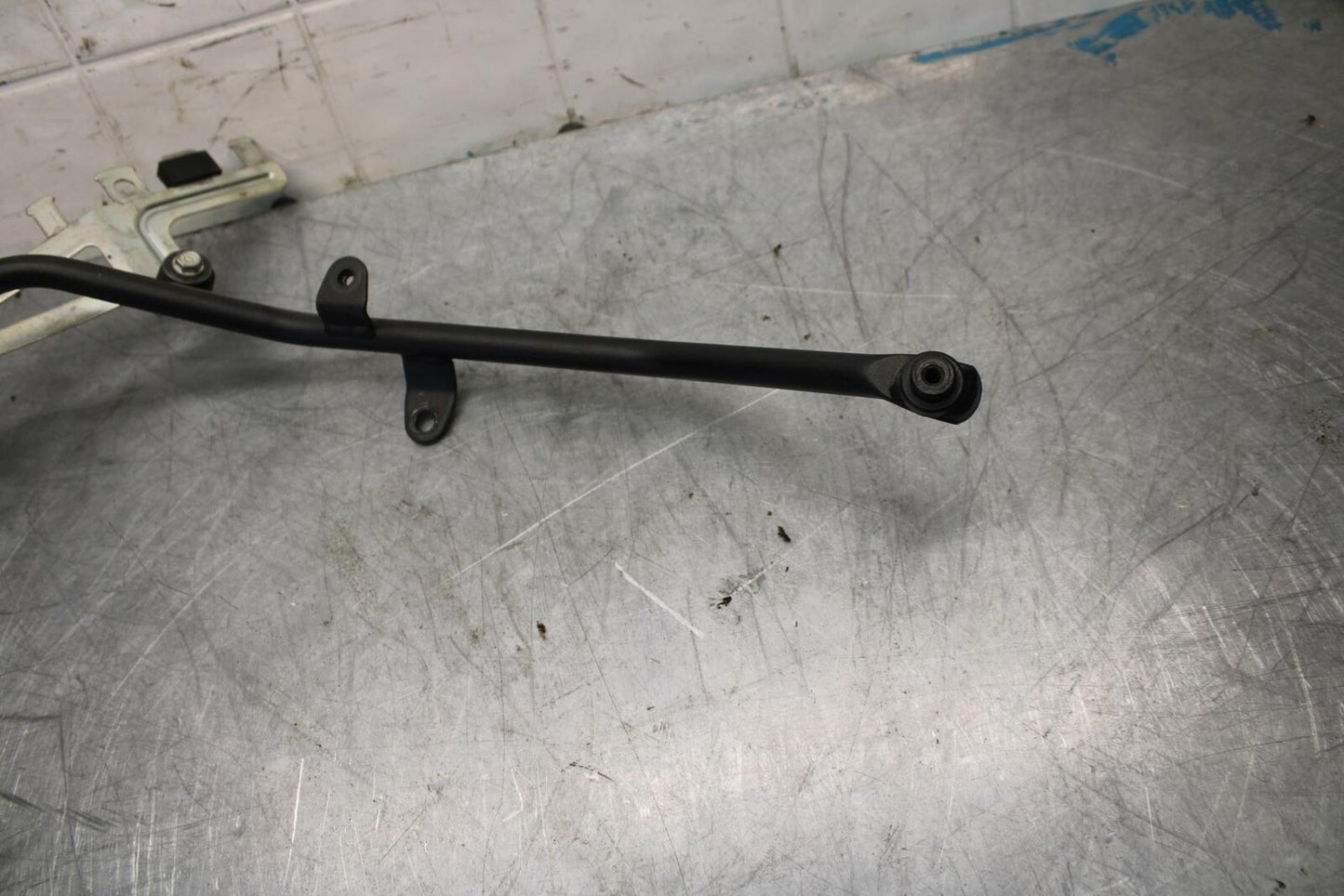 07-08 KAWASAKI CONCOURS 1400 ABS LEFT STAY BRACKET FAIRING BB449