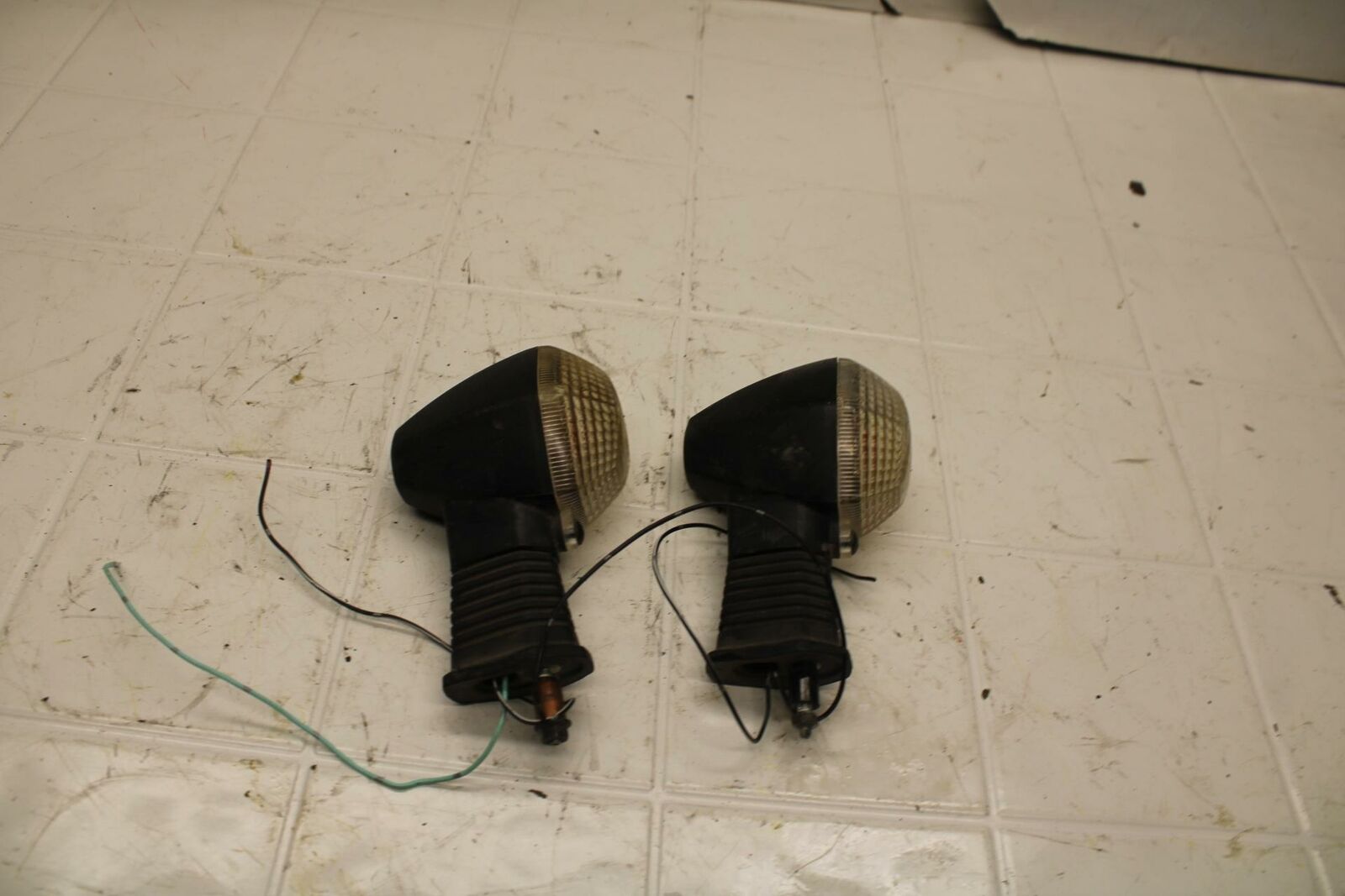 03-06 SUZUKI SV650 REAR LEFT RIGHT TURN SIGNALS LIGHT INDICATORS BB392b