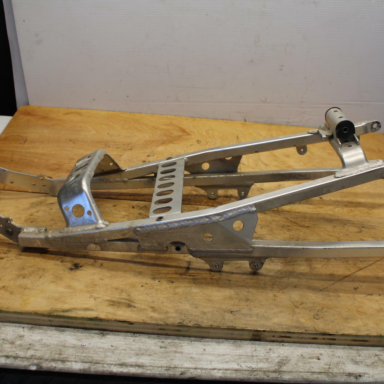 00-01 YAMAHA YZF R6 REAR SUBFRAME BACK SUB FRAME BB327
