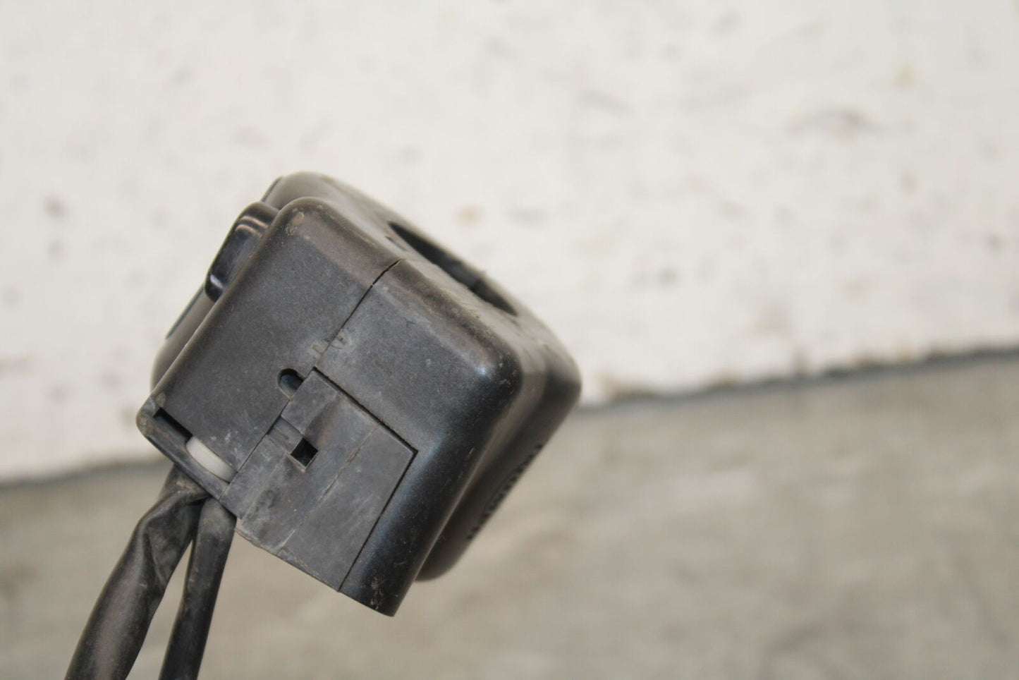 01-06 TRIUMPH TIGER 955I RIGHT CLIP ON HANDLE KILL OFF START SWITCH BB693