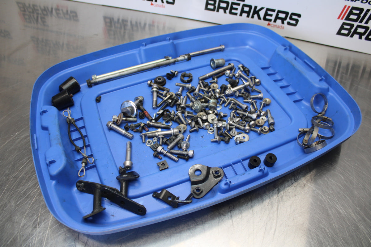 07 KAWASAKI Z1000 MOUNTING BOLTS HARDWARE MOTOR SCREWS BB148