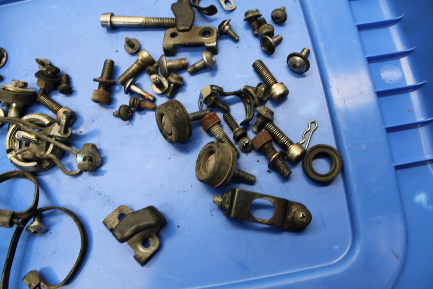 91-92 SUZUKI GSXR1100 GSXR 1100M BOLT LEFTOVER BRACKET BB435