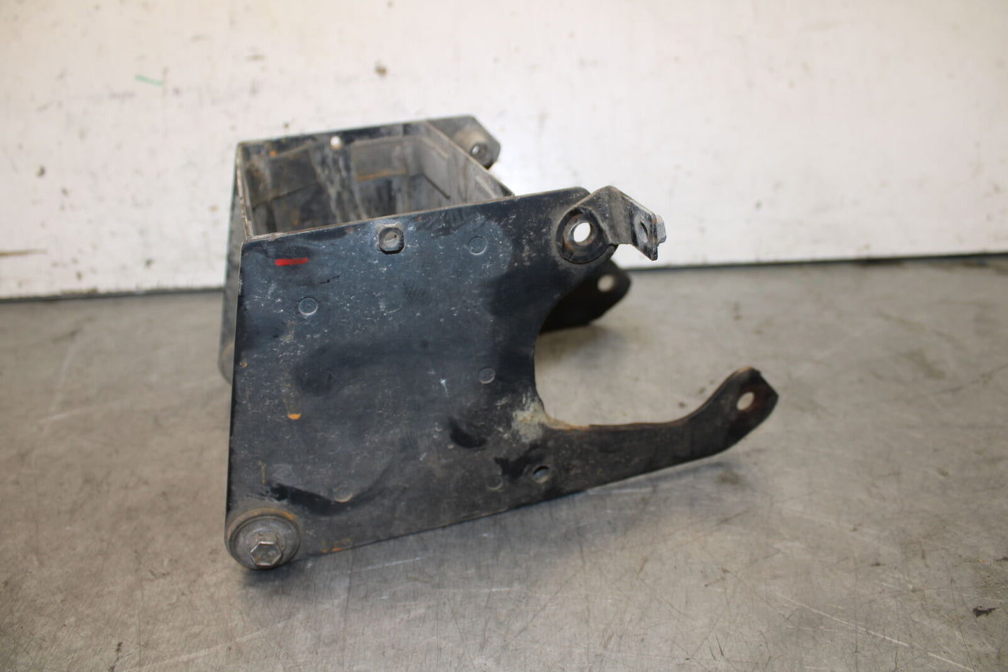 87-03 SUZUKI INTRUDER 1400 VS1400GLP BATTERY TRAY BOX HOLDER BB702