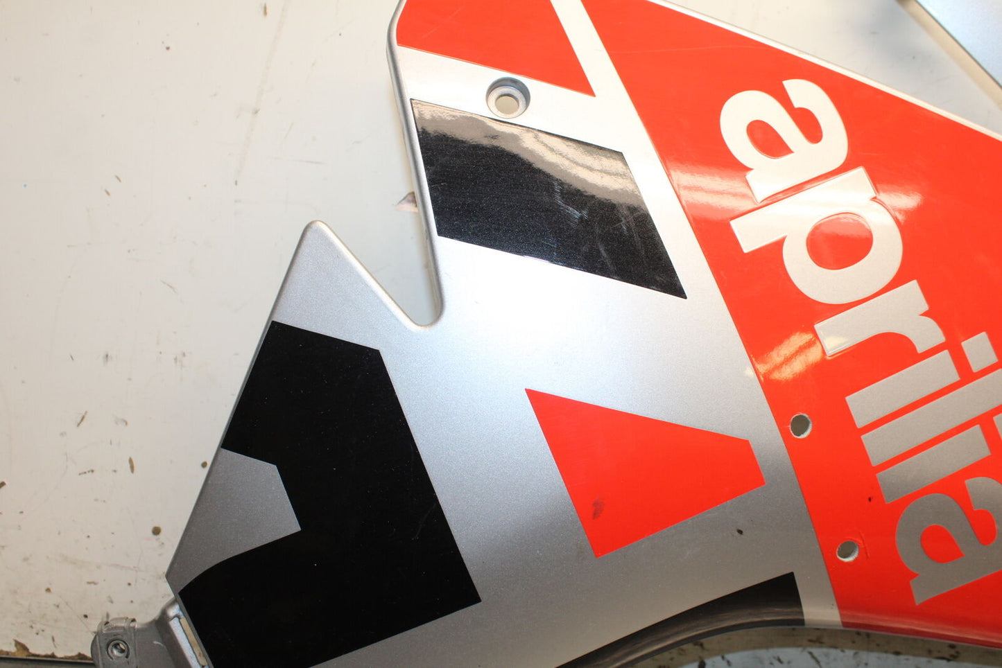 15-19 APRILIA RSV4 RF RIGHT MID UPPER SIDE FAIRING COWL PLASTIC BB611