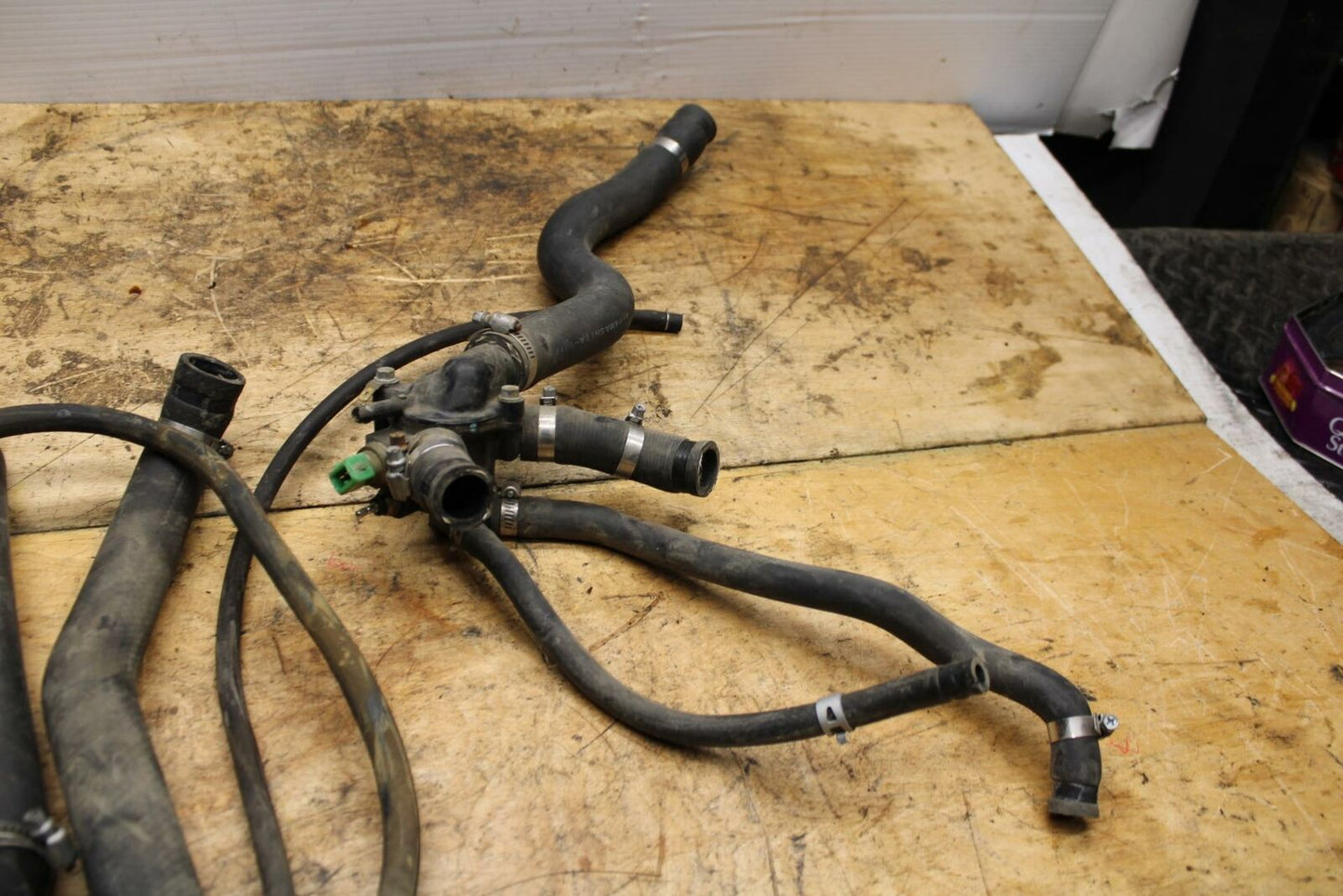 98-05 HONDA SUPER HAWK 1000 VTR1000F THERMOSTAT W HOUSING ASSEMBLY W HOSES BB341