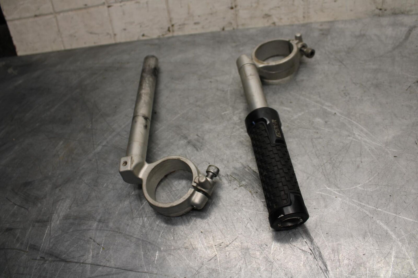 2008 Suzuki GSXR1000 CLIP ON ONS HANDLEBARS PAIR SET 56111-21H00 BB519