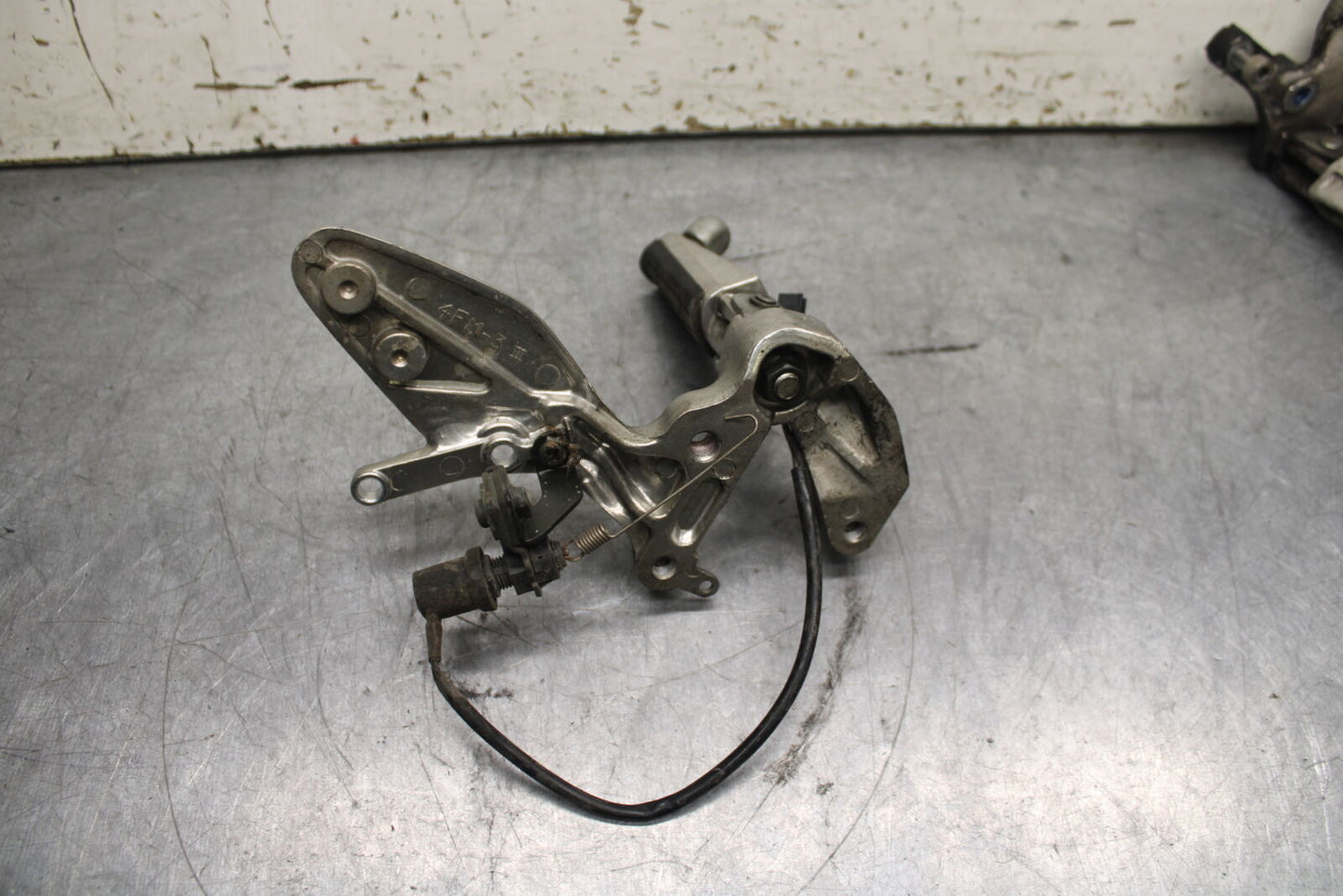 96-07 YAMAHA YZF600R RIGHT REARSET REAR SET DRIVER FOOT PEG REST STOP BB746