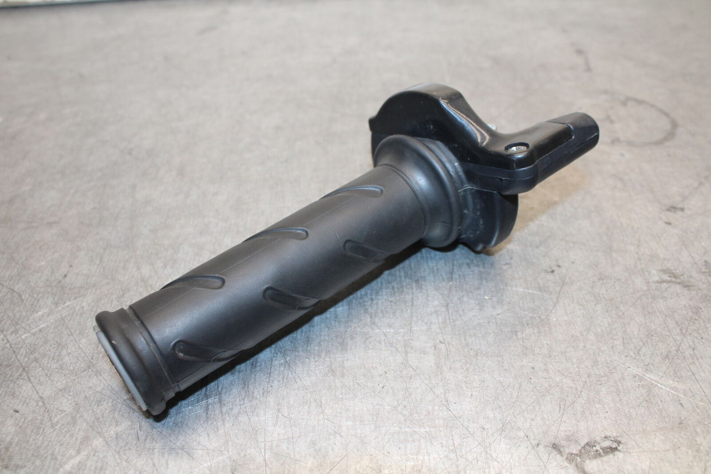 06-07 DUCATI MONSTER 695 THROTTLE CABLE LINE HOUSING GUIDE BB674