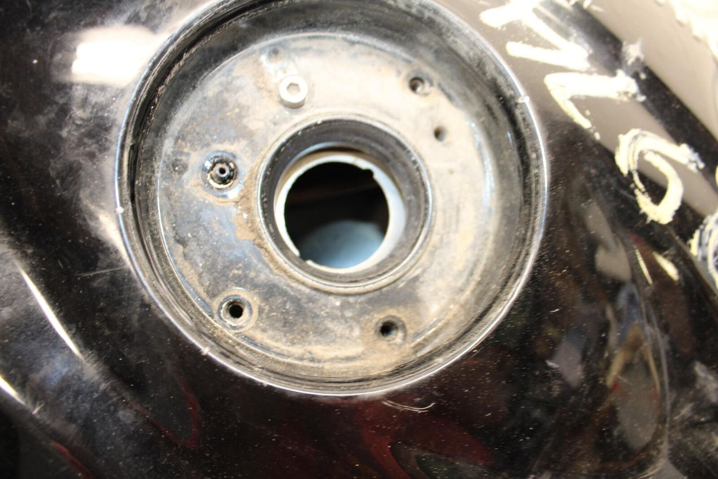 17-21 TRIUMPH STREET TRIPPLE R ABS GAS TANK FUEL CELL PETROL RESERVOIR bb452