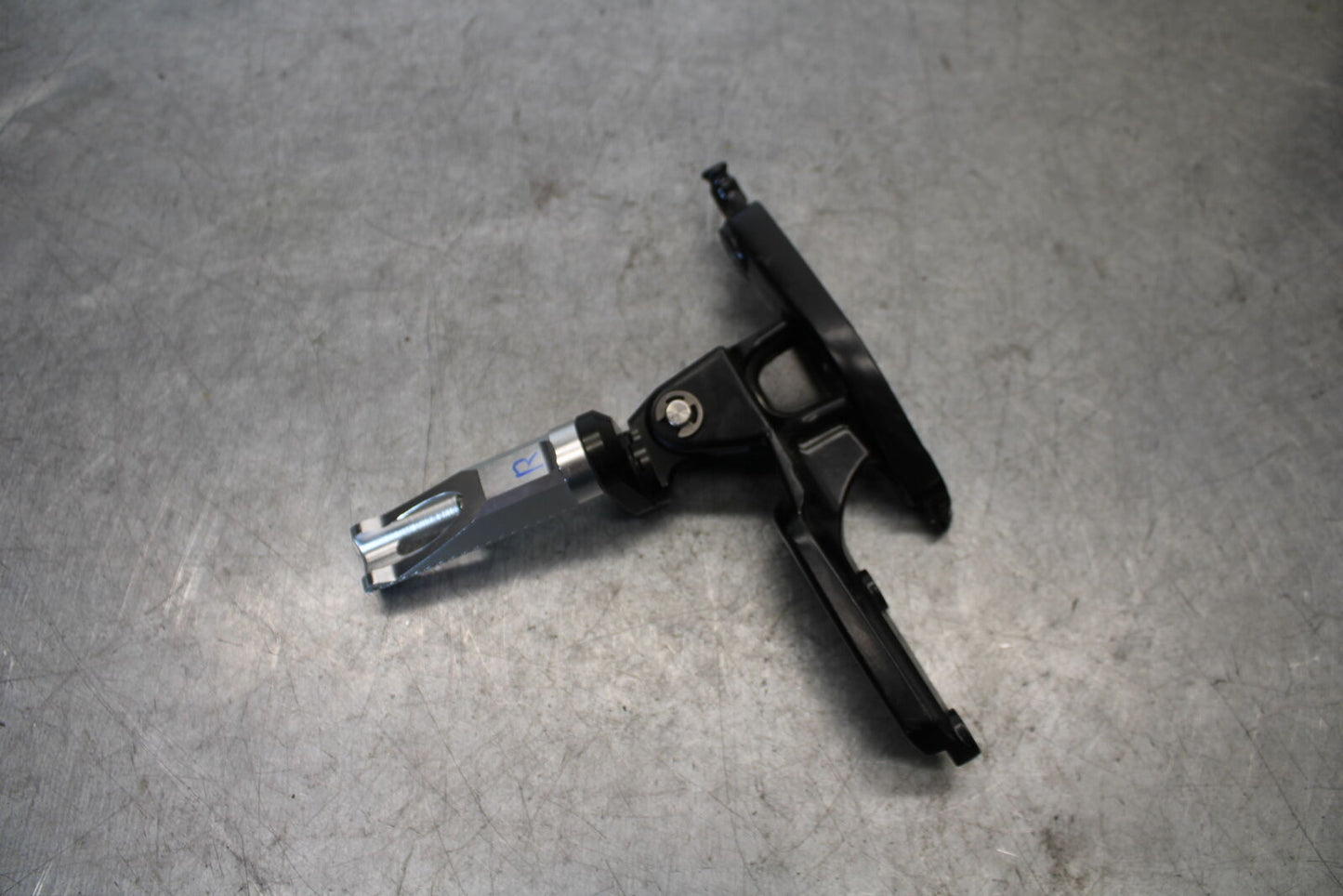 19-21 TRIUMPH SPEED TWIN 1200 RIGHT REARSET REAR SET DRIVER FOOT PEG BB653