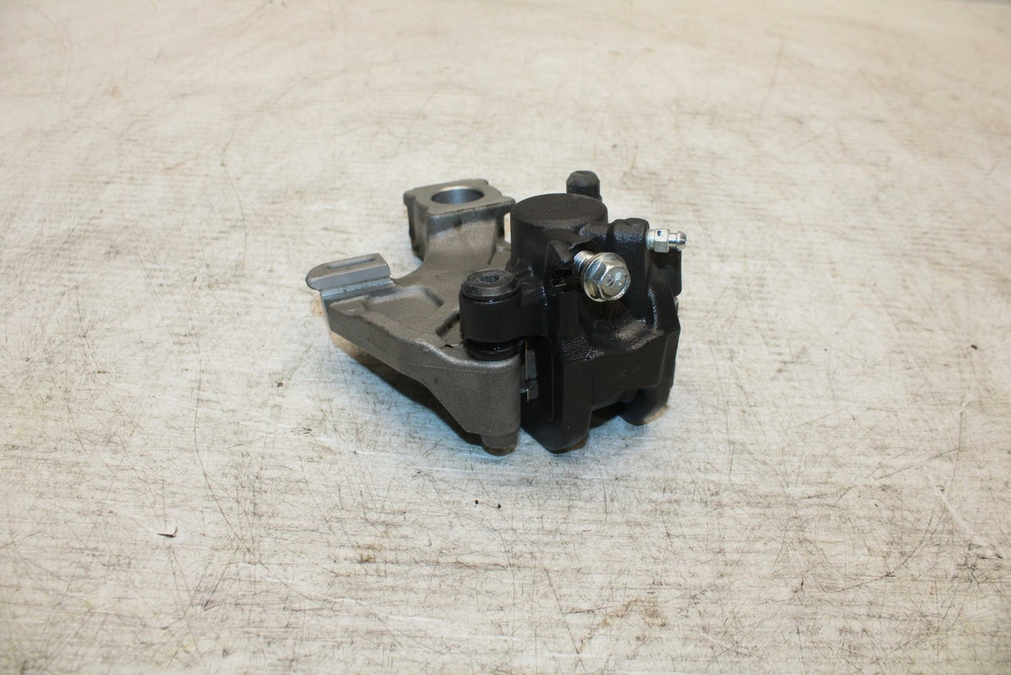 11-19 SUZUKI GSXR600 REAR BACK BRAKE CALIPER W MOUNT BRACKET BB371