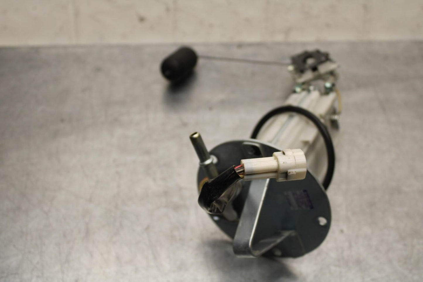 2015 Suzuki GSXR750 FUEL PUMP GAS PETROL SENDER UNIT 15100-14J01 BB595