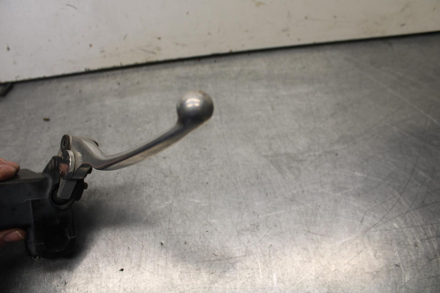 1995 Suzuki RF600R FRONT BRAKE MASTER CYLINDER w/ LEVER BB615