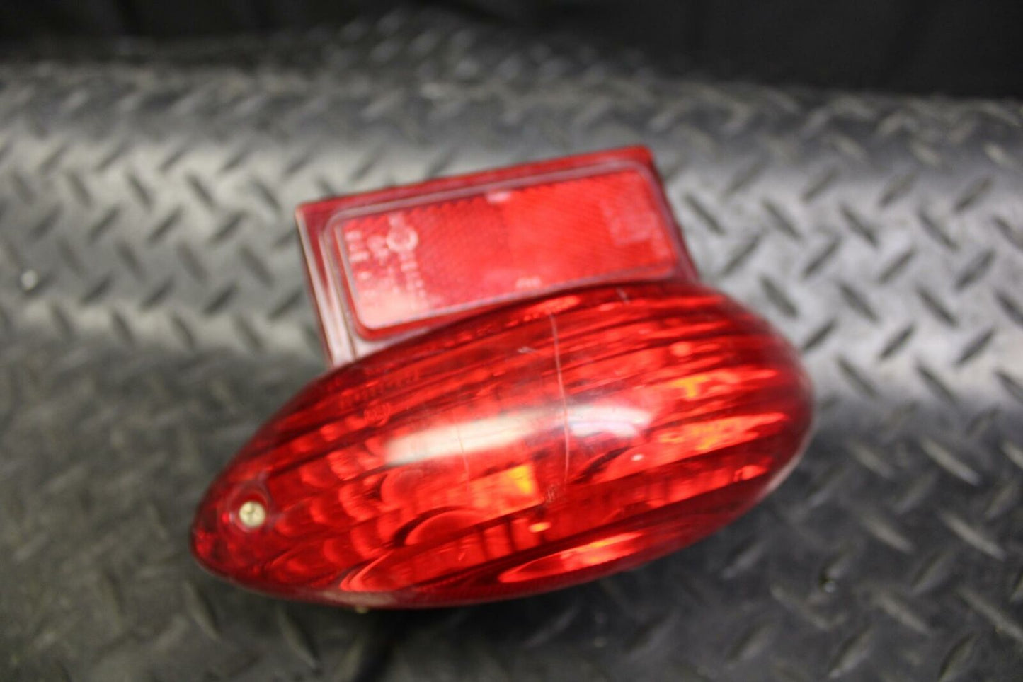 05-06 SUZUKI KATANA 750 GSX750F REAR TAIL TAILLIGHT BACK BRAKE LIGHT bb166