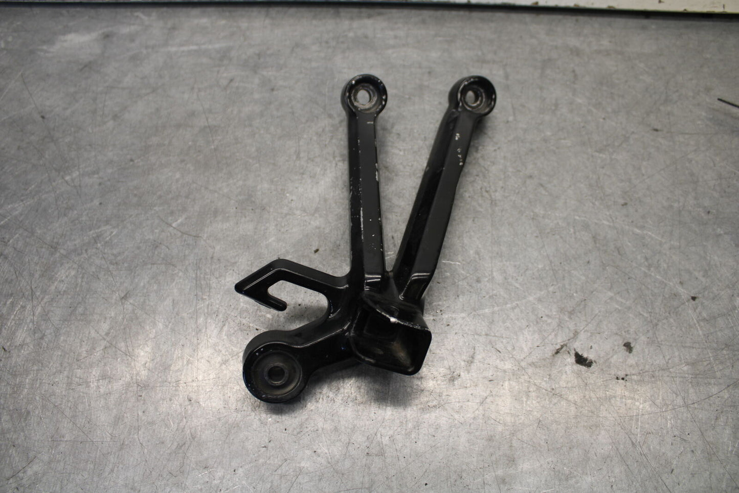 04-05 SUZUKI GSXR600 RIGHT REAR BACK PASSENGER PEG BB658
