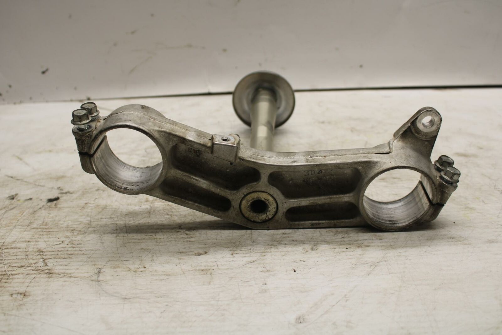 00-07 SUZUKI HAYABUSA FRONT FORKS CLAMP LOWER TRIPLE TREE STEM 51410-24F30 BB281