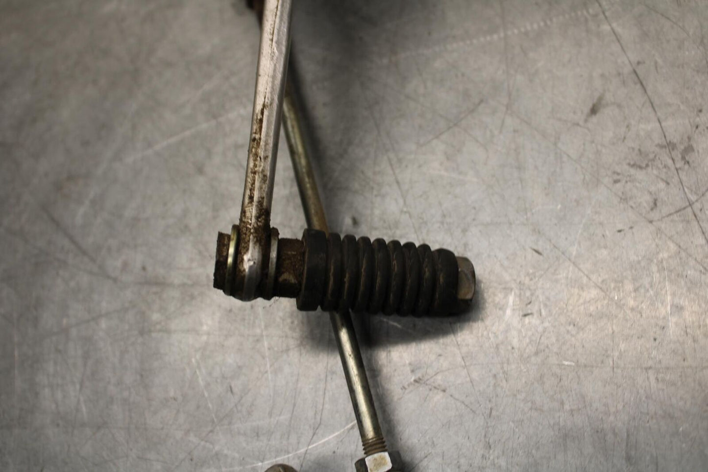 2001 Suzuki GSXR600 LEFT REARSET REAR SET DRIVER FOOT PEG REST STOP BB59