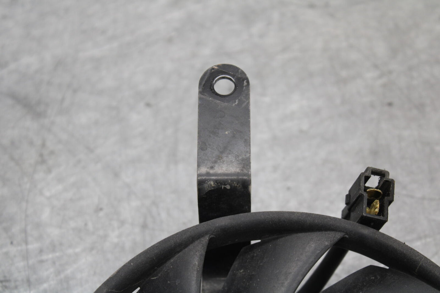 07-08 TRIUMPH DAYTONA 675 RIGHT ENGINE RADIATOR COOLING FAN MOTOR BB685