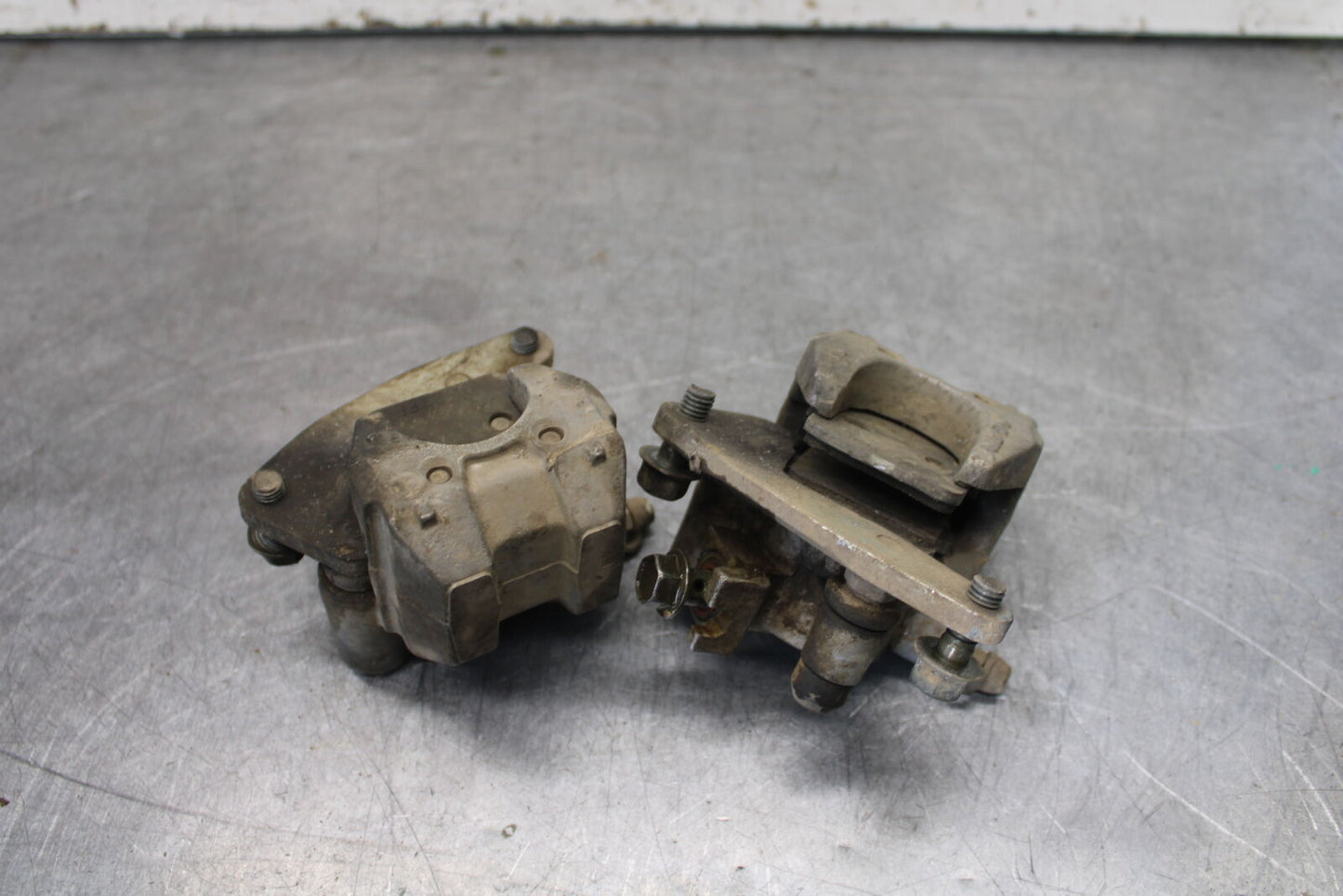 01-05 YAMAHA RAPTOR 660R LEFT RIGHT FRONT BRAKE CALIPER BB695