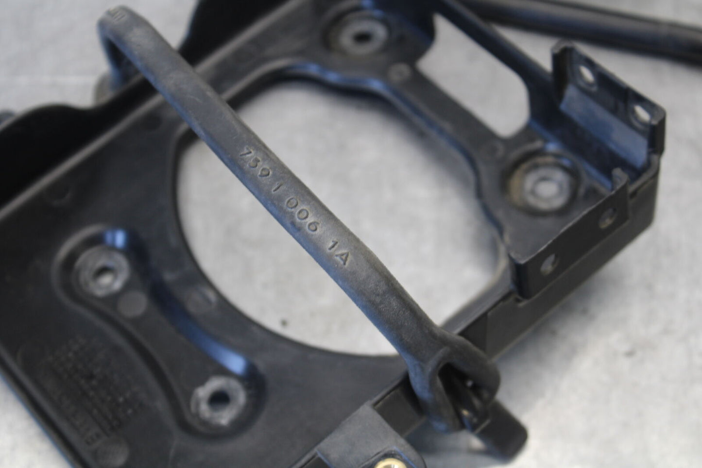 06-07 DUCATI MONSTER 695 REAR BACK TAIL UNDERTAIL BATTERY TRAY PLASTIC BB674