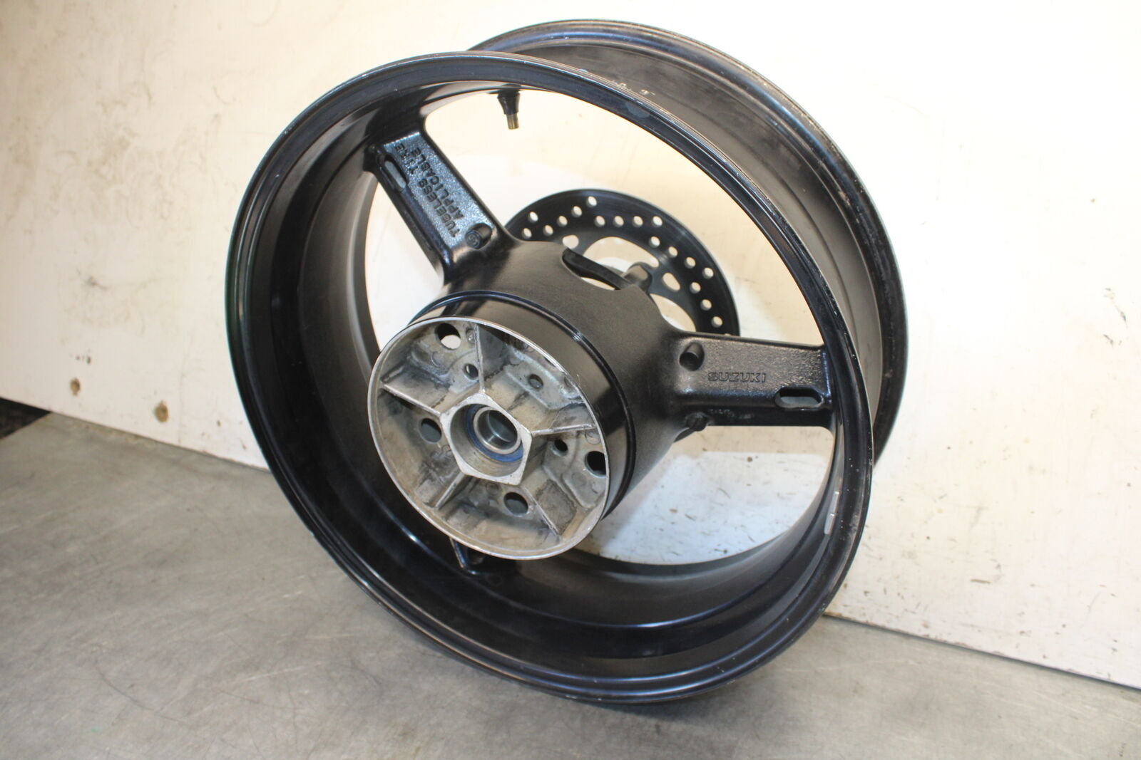 01-02 SUZUKI GSXR1000 REAR WHEEL BACK RIM BB73