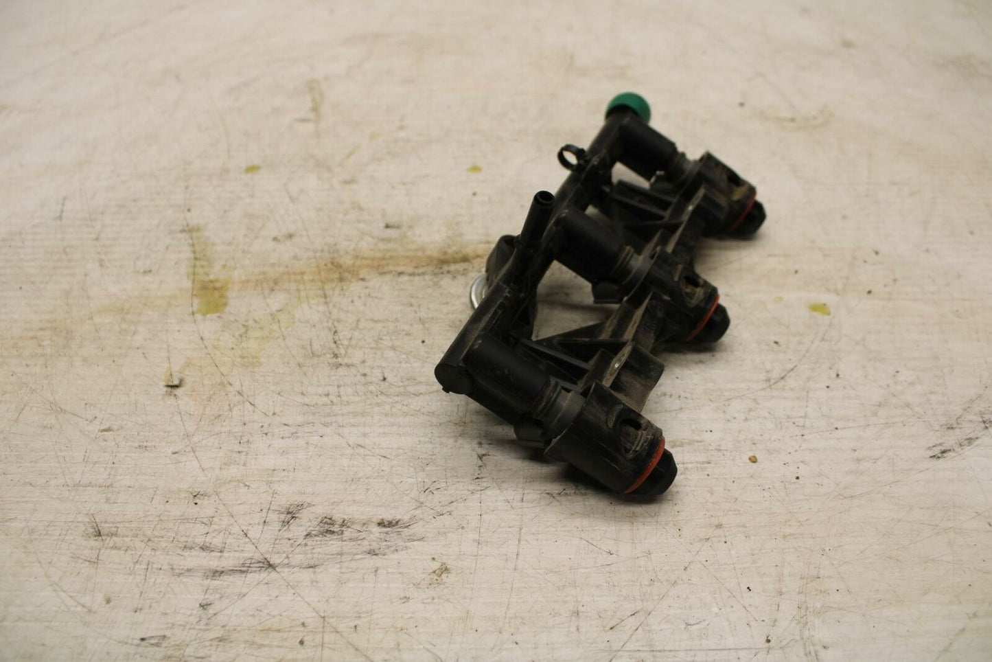 16-21 YAMAHA XSR900 SECONDARY FUEL INJECTORS TOP AIRBOX GAS RAIL BB362