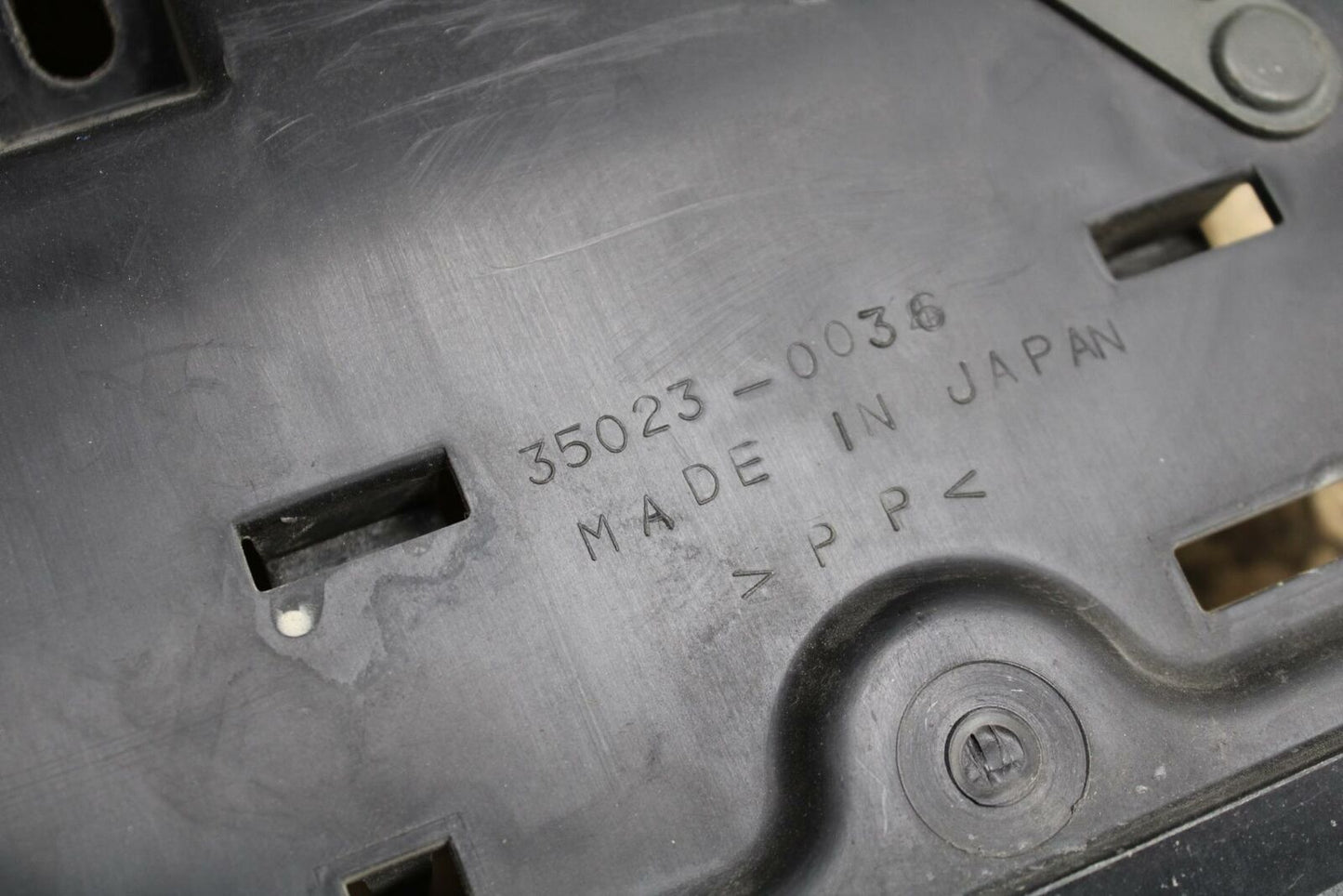 04-05 KAWASAKI NINJA ZX10R REAR BACK TAIL UNDERTAIL BATTERY TRAY PLASTIC BB322