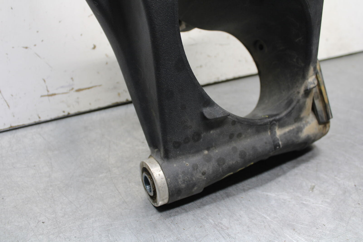09-11 TRIUMPH DAYTONA 675 REAR SWINGARM BACK SUSPENSION SWING ARM BB652
