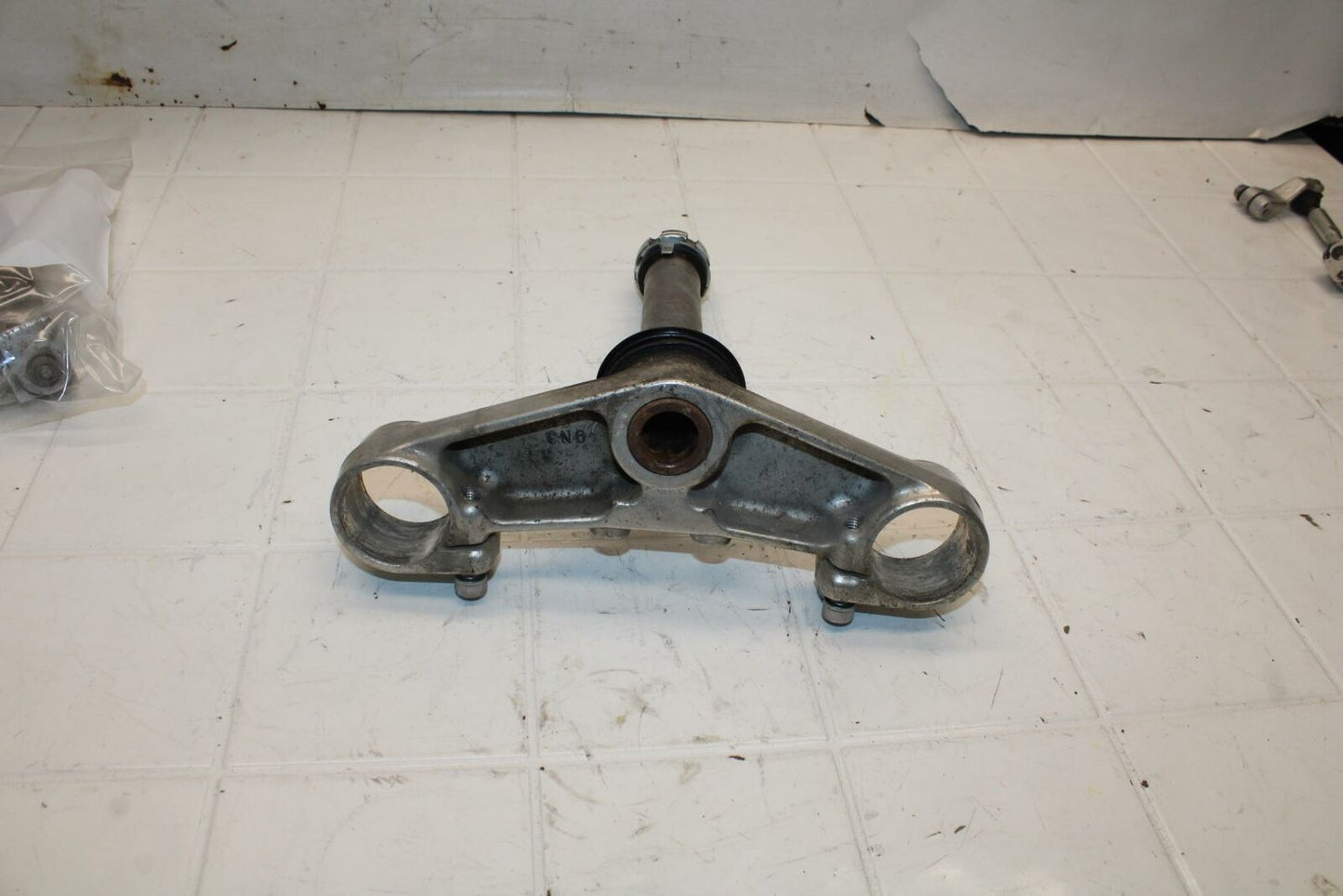 99-02 YAMAHA YZF R6/ FRONT FORKS LOWER TRIPLE TREE STEM 5EB-23340-00-00 BB09