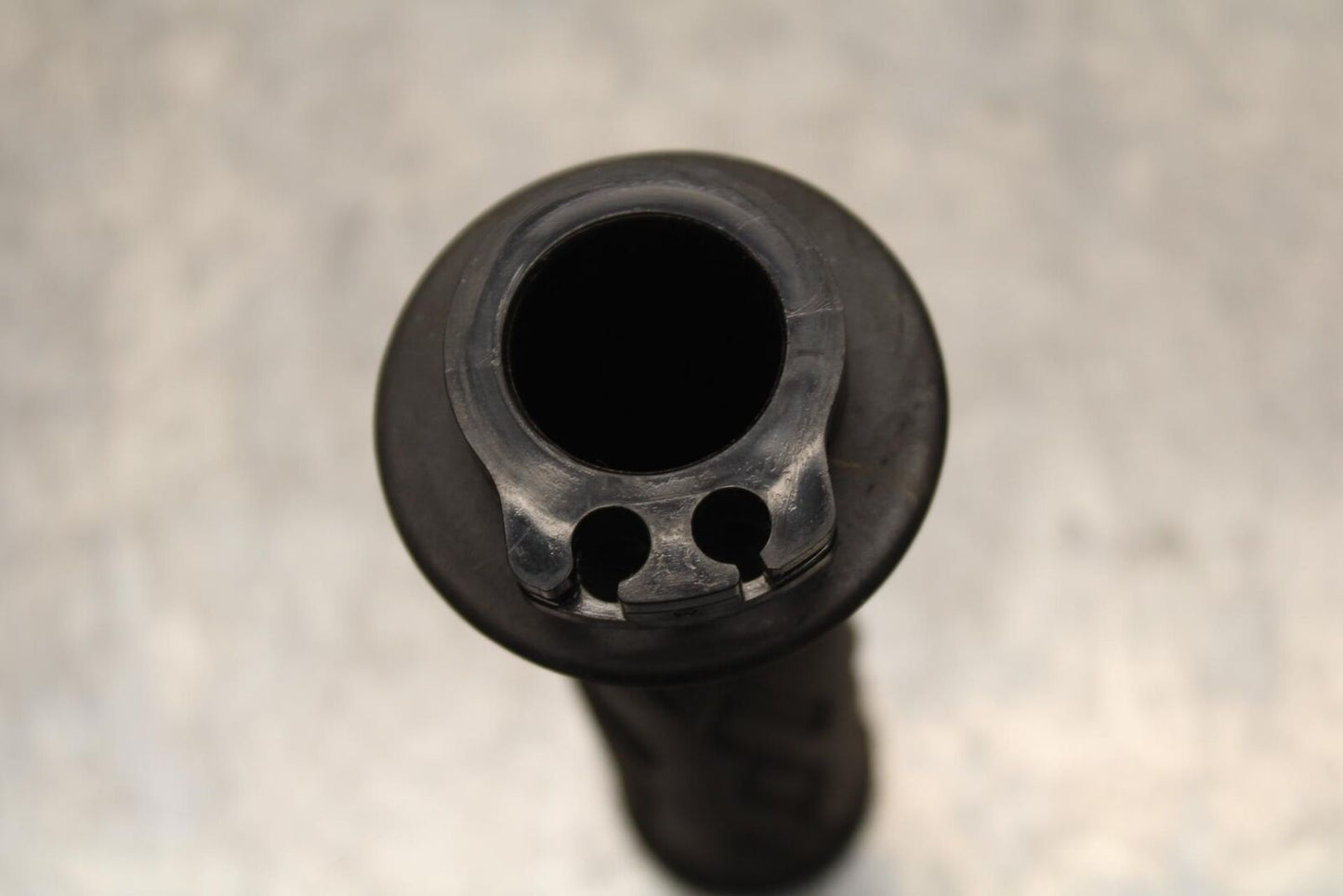 20 SUZUKI GSXR 1000 RIGHT THROTTLE GRIP BB597