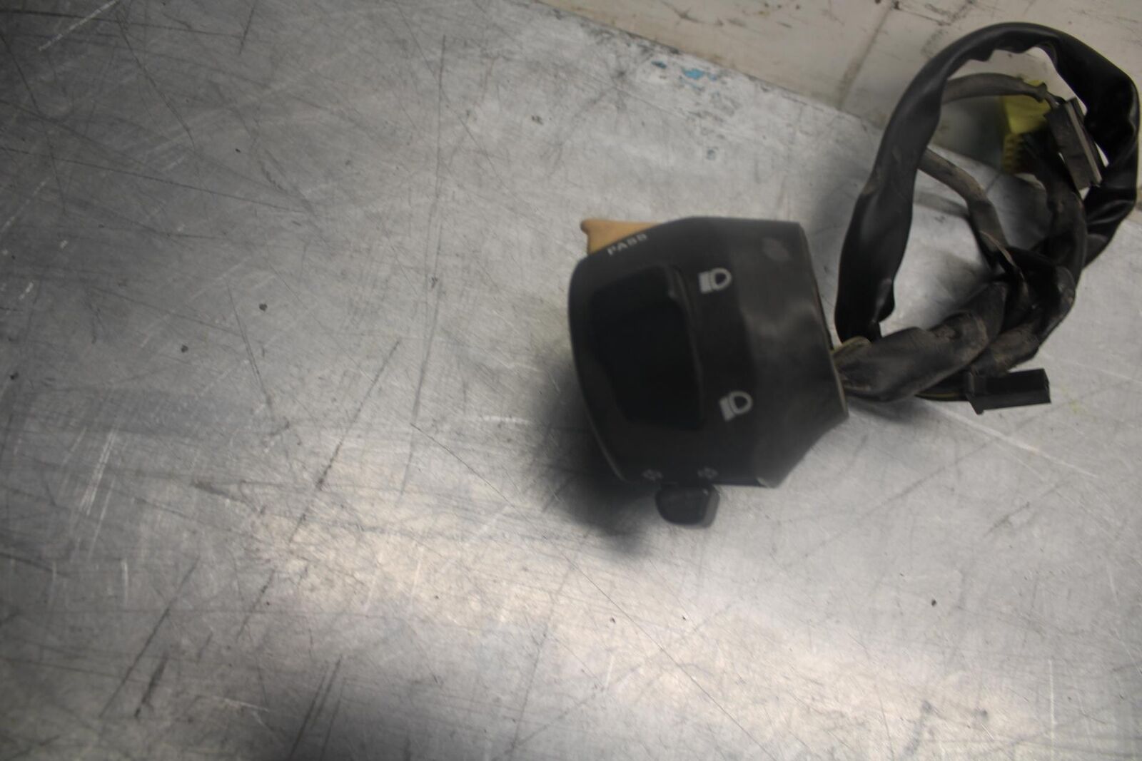 03-04 SUZUKI GSXR1000 LEFT CLIP ON HANDLE HORN SIGNALS SWITCH SWITCHES BB459